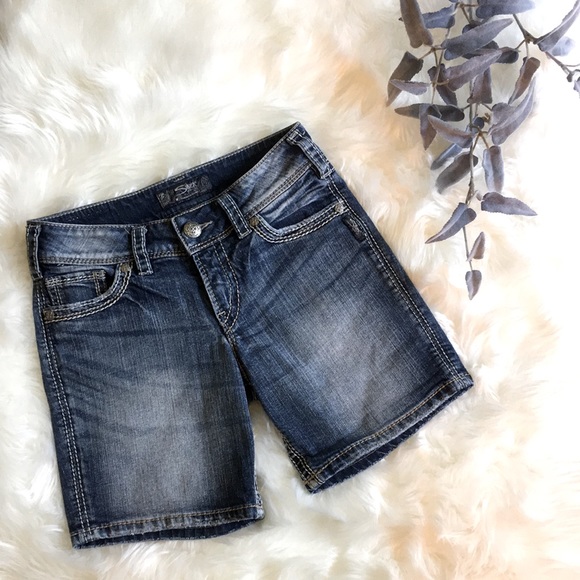 “SILVER” SUKI SURPLUS JEAN SHORTS - Picture 1 of 7
